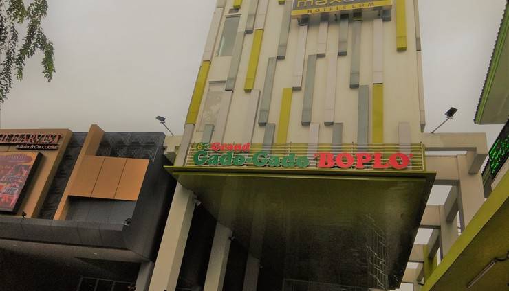  MaxOneHotels at Kramat Jakarta - Hotel Front Look