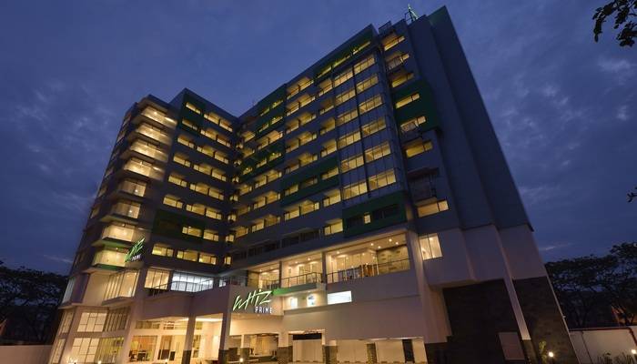  Whiz Prime Megamas Manado - Facade