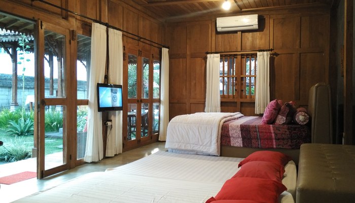  D Asti Guesthouse Yogyakarta - Deluxe Family Room