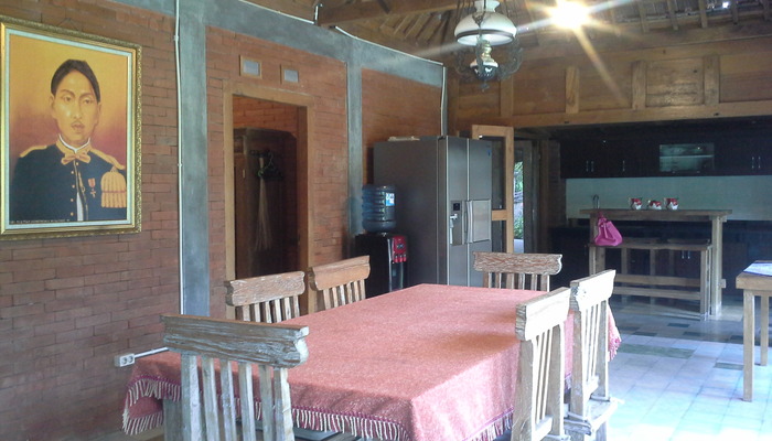  D Asti Guesthouse Yogyakarta - Dining Room