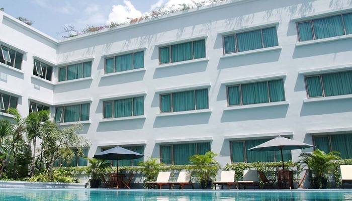  Aston Tropicana Bandung - Kolam Renang