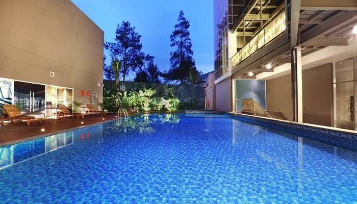 Aston Pasteur Bandung - Pool