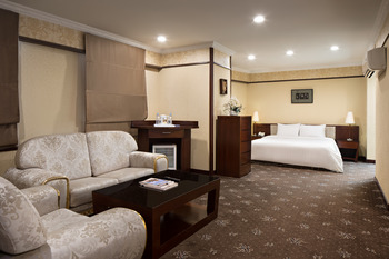 Golden Boutique Hotel Kemayoran Jakarta - Diamond Suite 