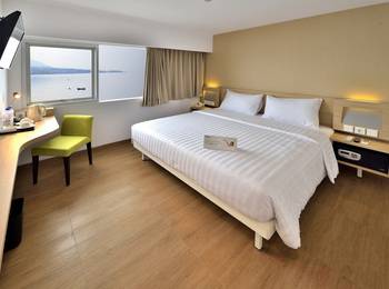 Whiz Prime Megamas Manado - Superior Double Sea View Room Only Regular Plan