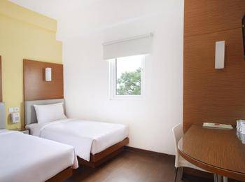 Amaris Hotel Malang - Smart Room Twin Offer Last Minute Deal