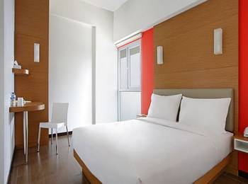Amaris Embong Malang - Smart Room Queen Staycation Offer Regular Plan