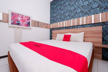 RedDoorz near Plaza Simpang Lima