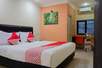 OYO 989 Audah Guesthouse Syariah Jakarta - Standard Twin Room 