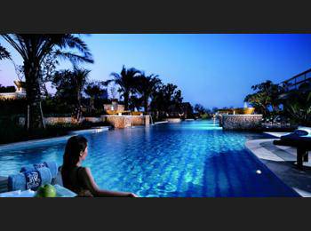 The Ritz-Carlton Jakarta, Mega Kuningan