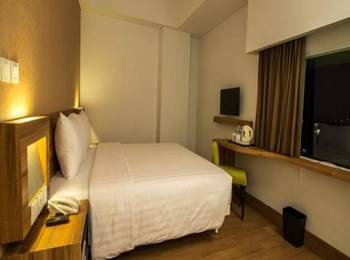 Whiz Prime Balikpapan - Deluxe Splash dan Stay Waterpark Regular Plan