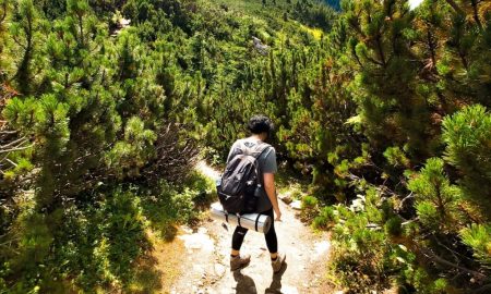 kebiasaan traveling milenial gen-z